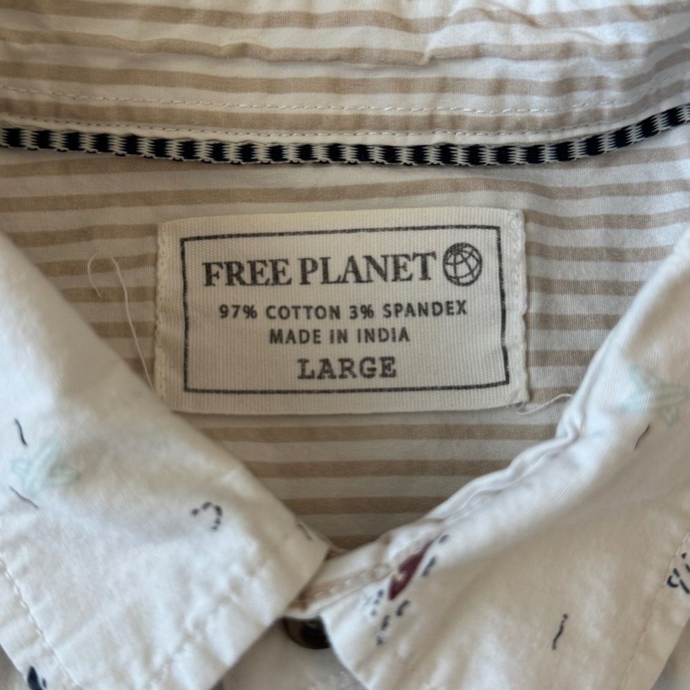 Free Planet White w/Surfers Patterned Men's Button Down Shirt Size Large - Picture 3 of 7